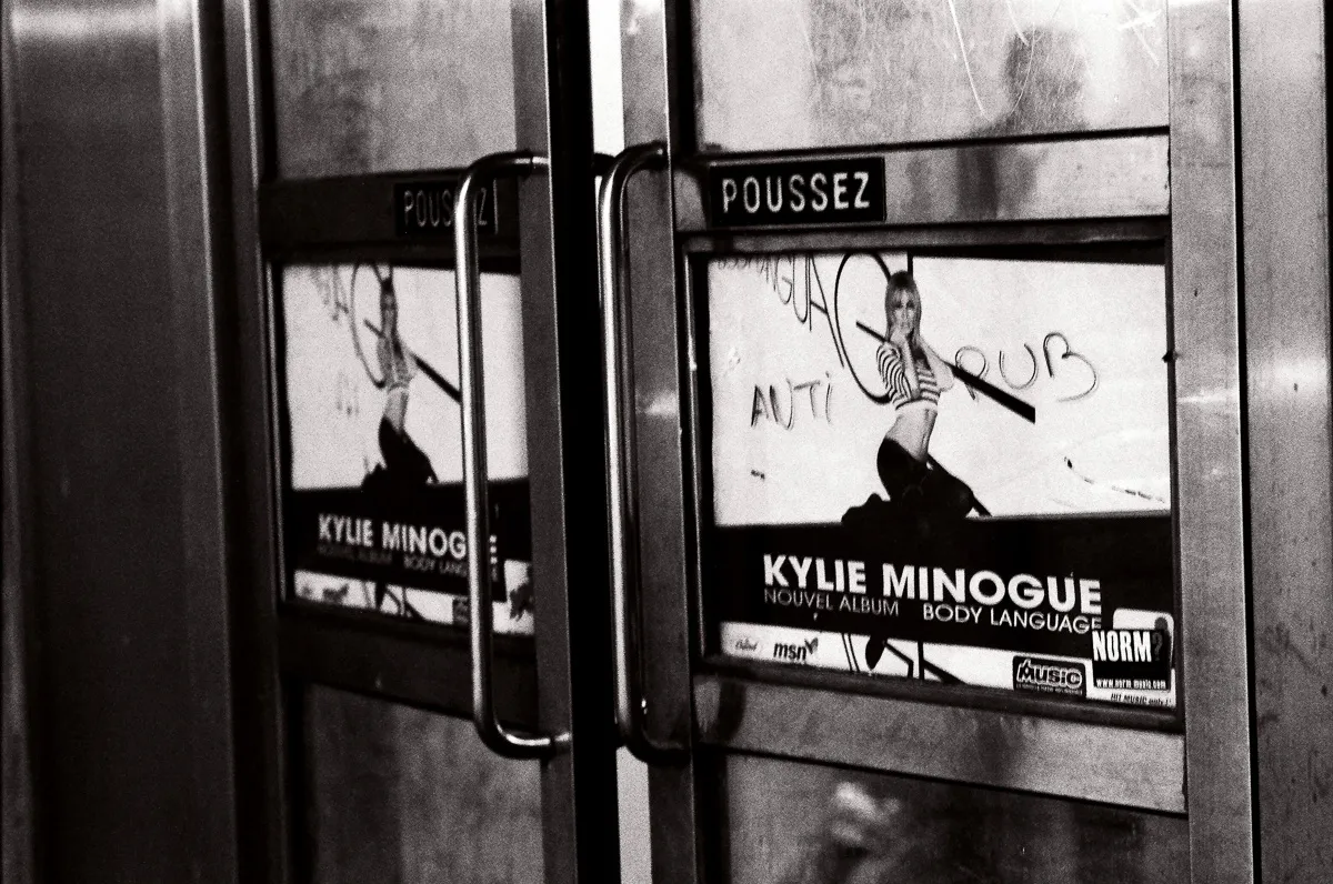 anti pub metro porte publicite