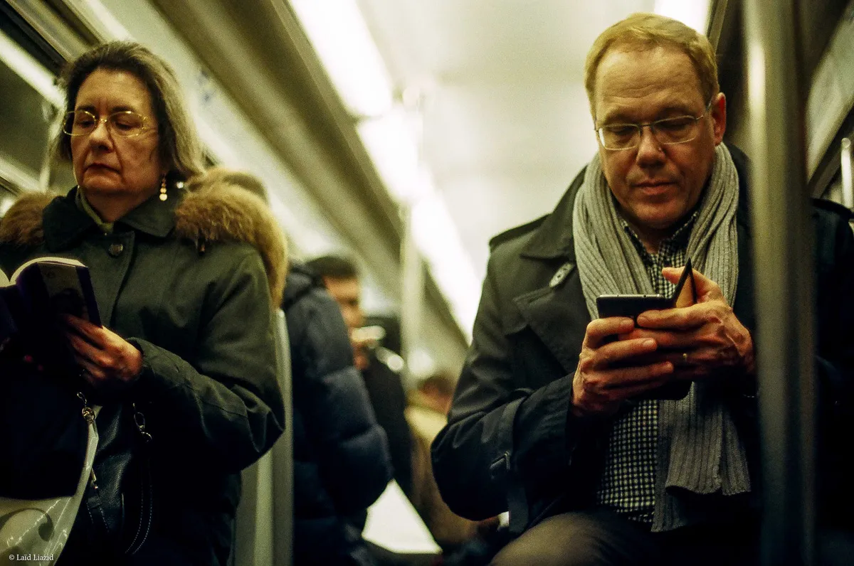 metro paris homme endormi 012