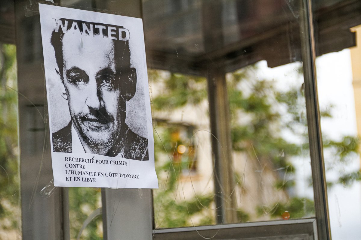 nicolas sarkozy wanted affiche cabine telephonique