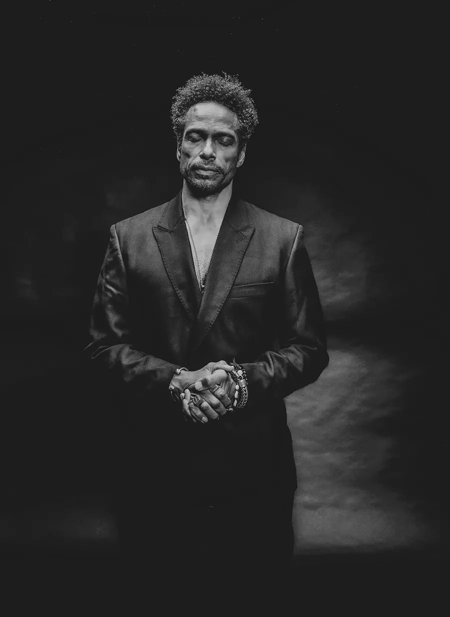 portrait gary dourdan yeux fermes 014
