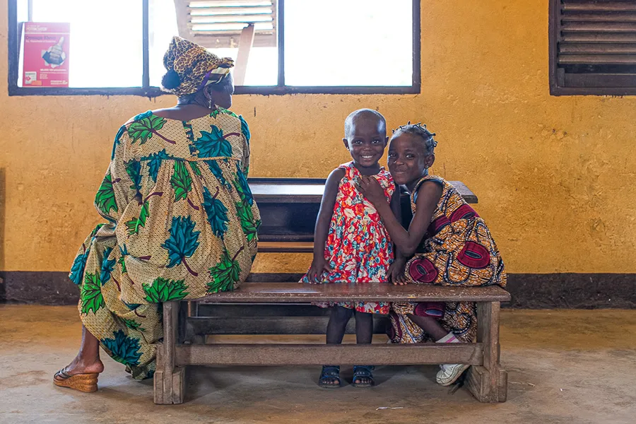 sourire famille reconnaissante jungle cameroun