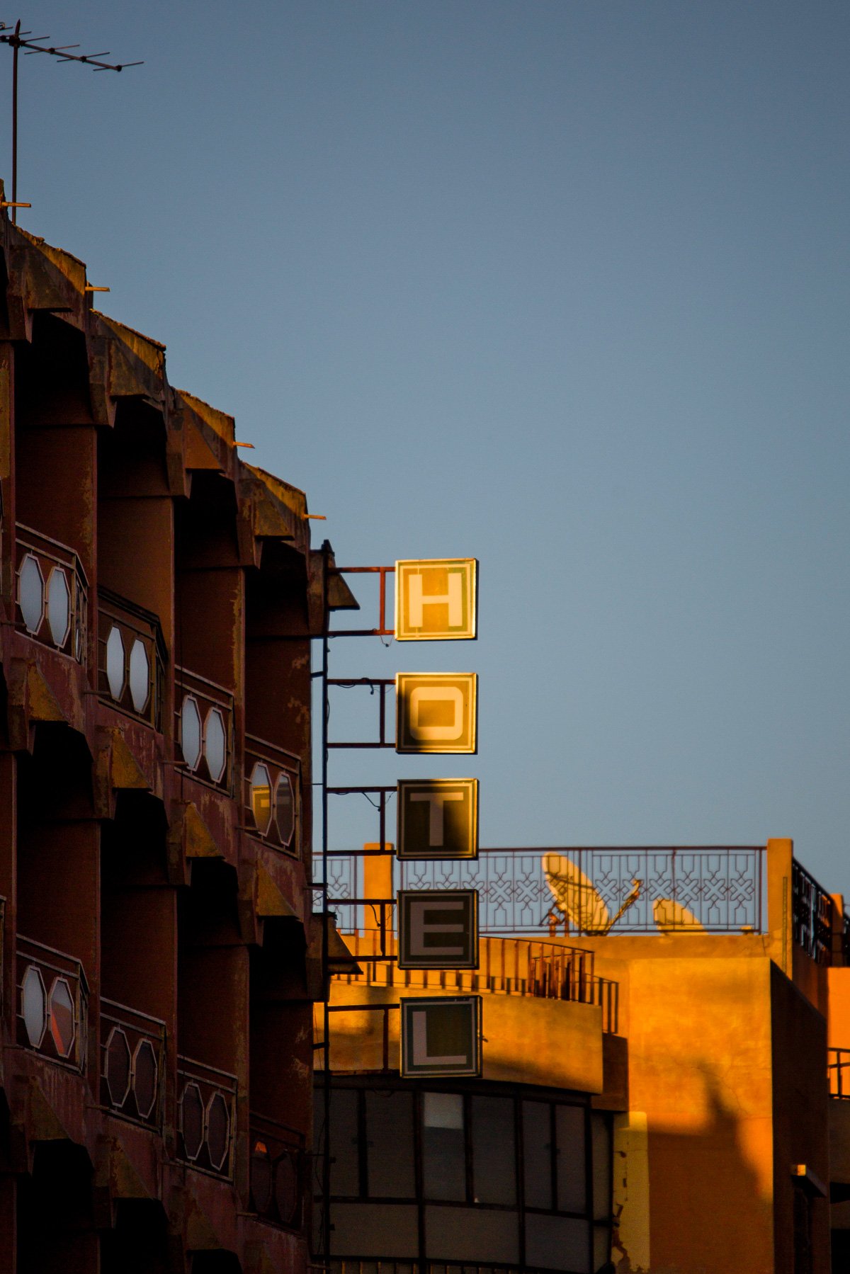 vieil enseigne hotel